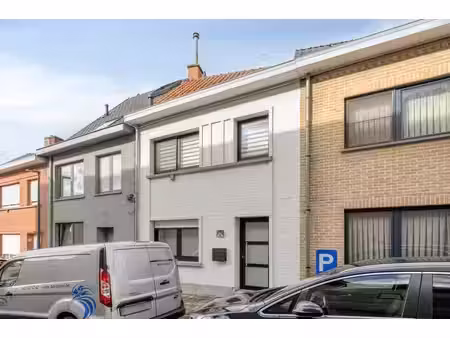 maison rénovée avec 2/3 chambres au centre d'asse !