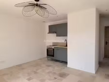 location appartement 2 pièces 38 m2 à salernes