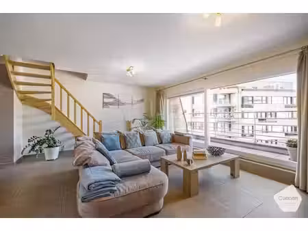 très spacieux appartement duplex avec deux chambres au ce...