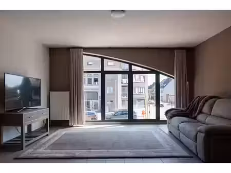 duplex 120 m²  2 ch.  entrée privée et epc a