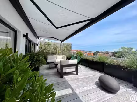 luxueus appartement in het centrum van knokke met uitzonderlijk ruim terras.