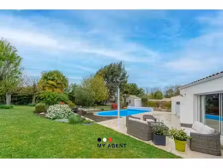 lagord  aux portes de la rochelle : maison de plain-pied au calme  214 m²