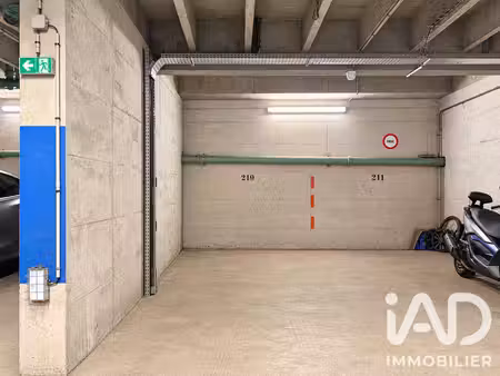 parking à paris (75019)