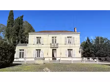 belle maison en pierre – 290 83 m²  jardin de 7 495 m² avec piscine
