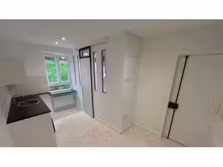 location meublée chambre 1 pièce 12 m² à paris 18ème (75018)  592 €