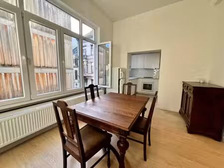 st gilles - pl stephanie - appartement 2ch