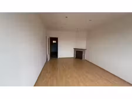 appartement calme de 2 chambres dans petit immeuble