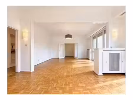 appartement à louer avec garage et terrasse   etterbeek (vbe83878)