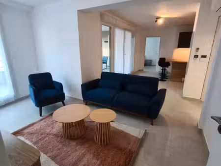 superbe t3 meublé avec terrasse de 26 m2 et parking