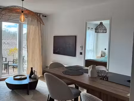 t2 meublé 40m² rénové avec balcon & parking – saint-médard-en-jalles