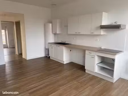 t3 neuf 2 eme etage avec place de parking