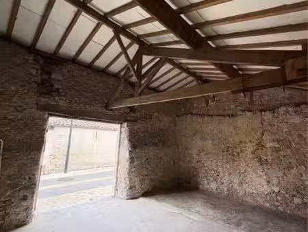garage / box de stockage sécurisé 33 m² – proche centre condom