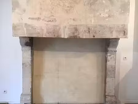 rive droite  à 200m de la cité plantagenêt: tout le charme de l'ancien disponible dès le 1