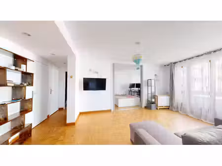 appartement 3 pièces 59 m² avec grand balcon  cave et parking et jardin collectif