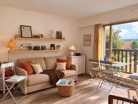 deauville – studio cabine avec balcon  parking et cave