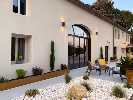 propriété d'exception authentique et contemporaine avec pisc