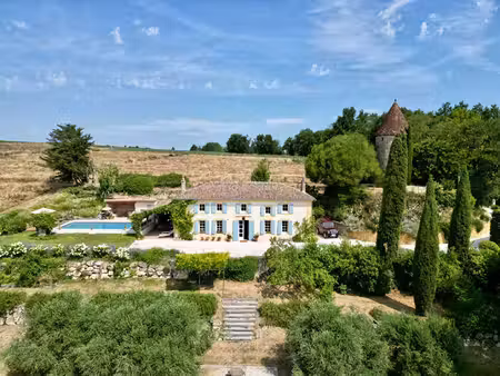 maison de campagne et son moulin