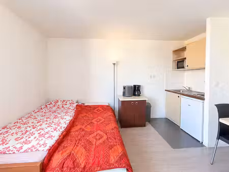 paris 19 : studio de 24.92m² loué meublé
