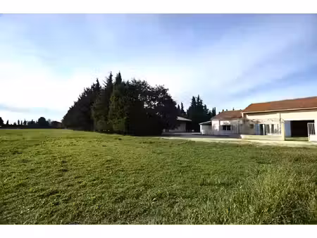 molleges - propriété agricole avec deux habitations mitoyennes  garage et hangar sur 3 8..