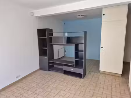 location appartement 1 pièce 27 m² à le mesnil-saint-denis (78320)  800 €