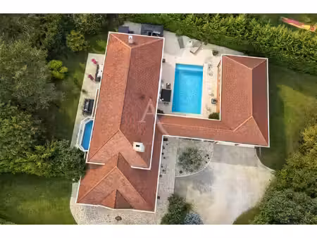 propriété de prestige à vendre avec une piscine