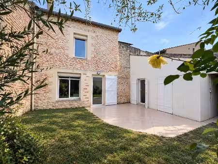 villeneuve-sur-lot  à deux pas du centre-ville  magnifique maison en pierre de 193 m² sur 