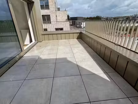 lumineux appart avec superbe terrasse de +/-14m2 + cave