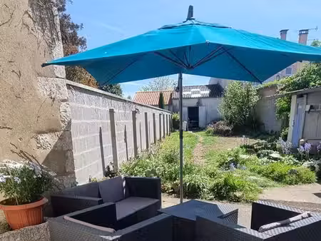 maison de ville de 120 m² avec garage et jardin à pont-l’abbé-d’arnoult (17250)