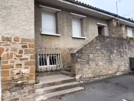 maison mitoyenne comprenant appartement t3 + local professionnel loué + places de parking