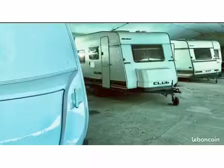 place de parking dans hangar  hivernage caravane