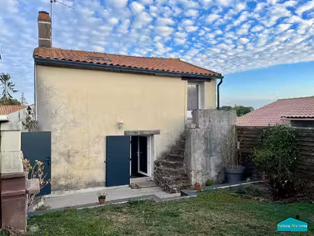 maison avec deux chambres  un jardin clos et du charme !