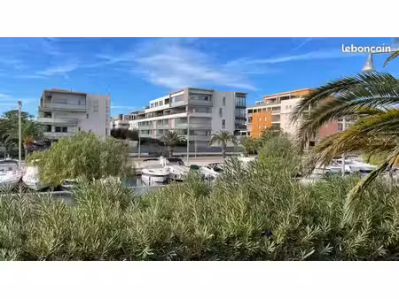location face au port fréjus