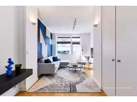 ancienne boutique réhabilitée en appartement au coeur de montmartre