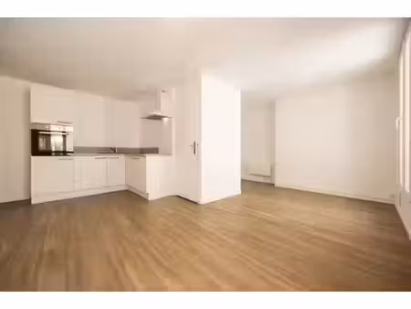 bel appartement 2 pièces de 43 27m2 carrez en très bon état - calme
