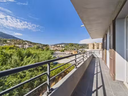 ajaccio – t3 traversant avec deux terrasses – vue montagne
