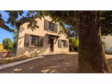 maison familiale de 145 m² sur un terrain arboré de 1 900 m²