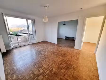 4p+ cuisine 62m2 avec loggia   secteur village