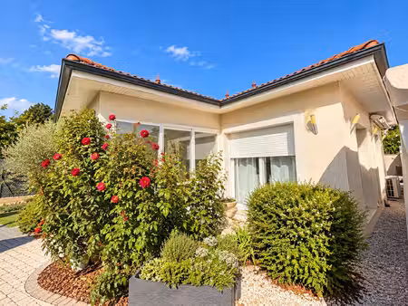 beaurepaire – maison de plain-pied récente avec véranda  3 chambres et garage