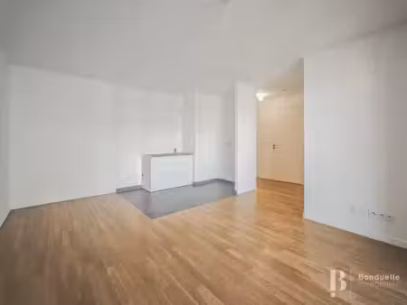 suresnes - rue benoit malon - beau 2 pieces - 43m2 - 3eme etage asc - parking