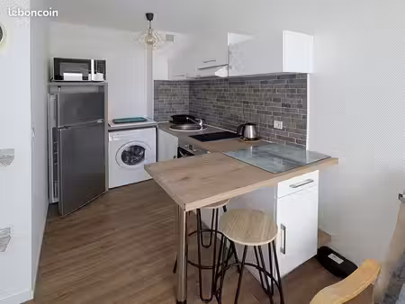 studio meublé avec terrasse et garage dans une résidence à millau