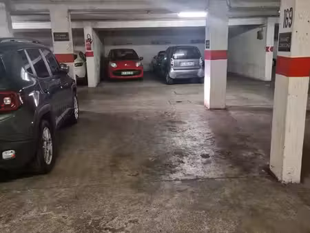 parking voiture couvert et sécurisé
