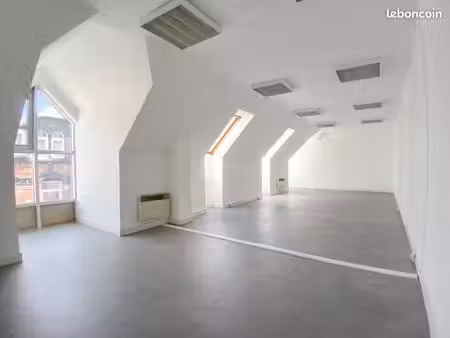 local professionnel / bureaux lumineux – 54 m² – hénin-beaumont centre (parking à proximit