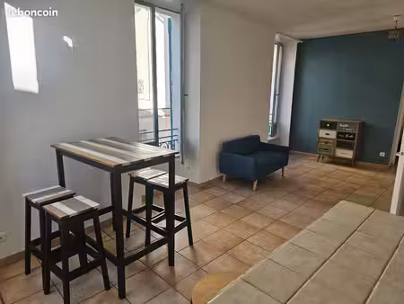 ecusson rue des orangers  joli t2 meublé de 43m2