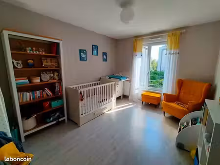 loue f3 quartier saint florent dans résidence récente avec parking