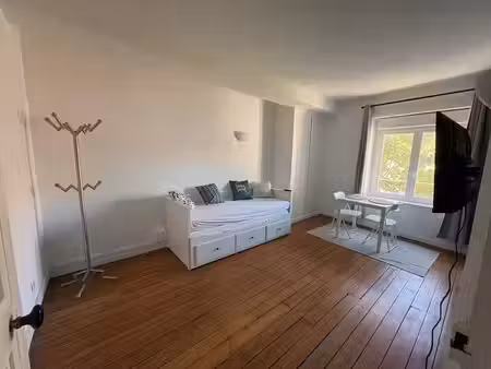 location meublée appartement 1 pièce 29 m² à reims (51100)  585 €