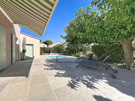 villa t4/5 avec double garage et piscine