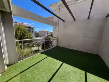 a louer un joli ytpe 3 avec exterieur