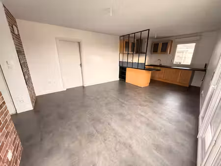 appartement t3 de 63.36 m² à joué les tours spacieux et lumineux  avec parking et terrasse