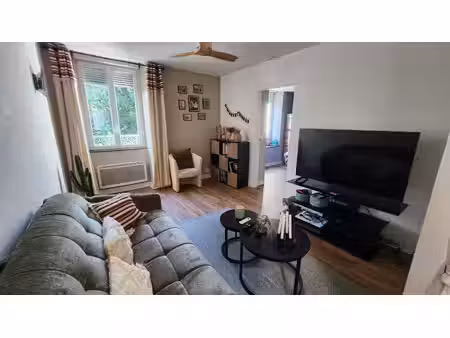 nay  à vendre : appartement t2 de 49 50 m² avec balcon et cellier