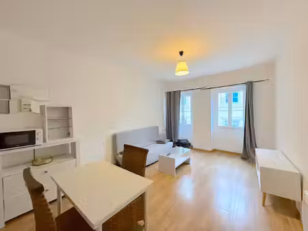 a louer appartement une piece meuble - pauillac centre
